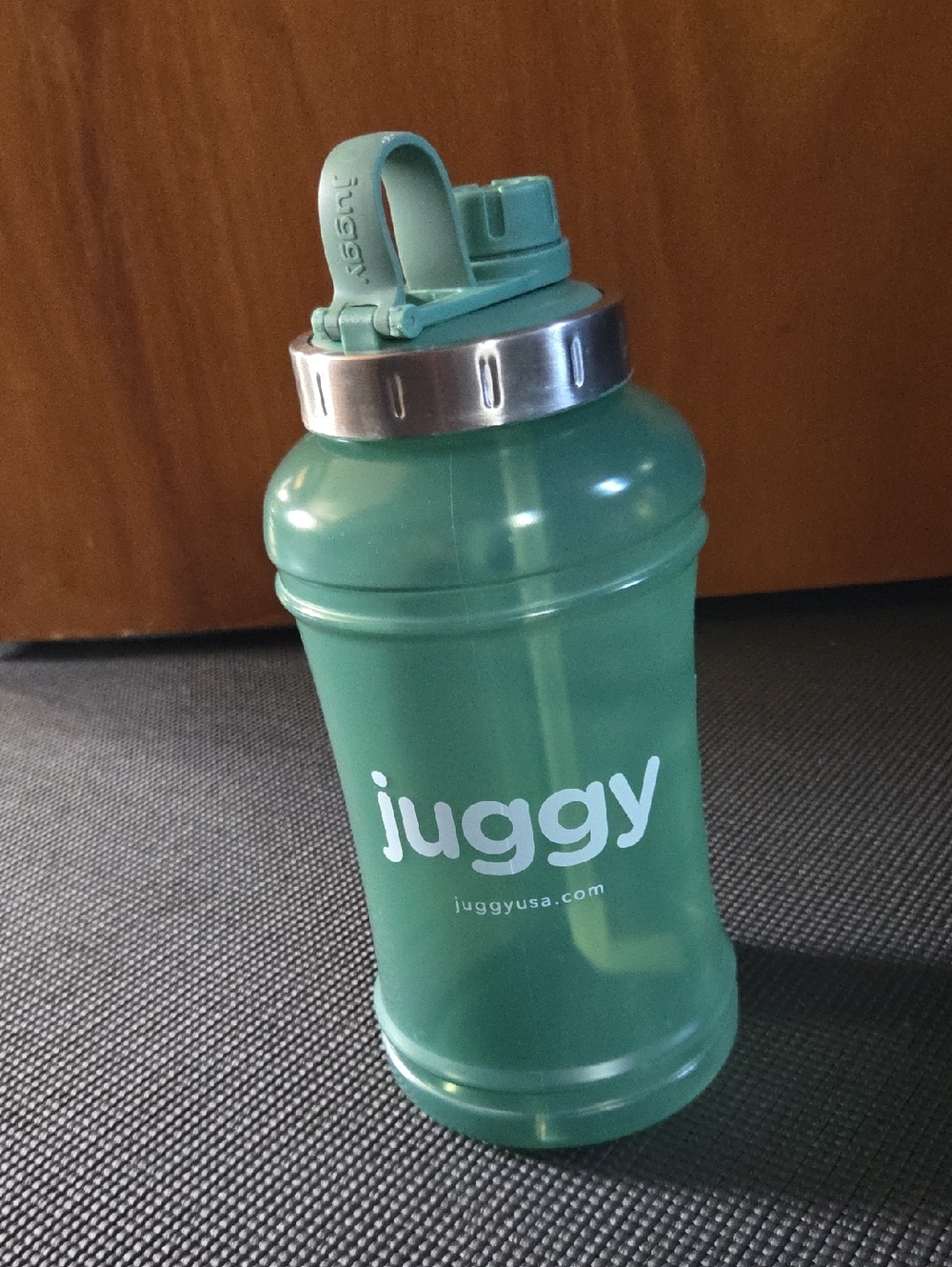 Juggy Green Hydration Bottle with Flip Cap